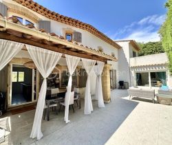 A vendre MAISON  6 PIECES 176 M2 BORD DE MER CANNES