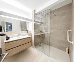 A louer APPARTEMENT T5 120 M2  CAEN