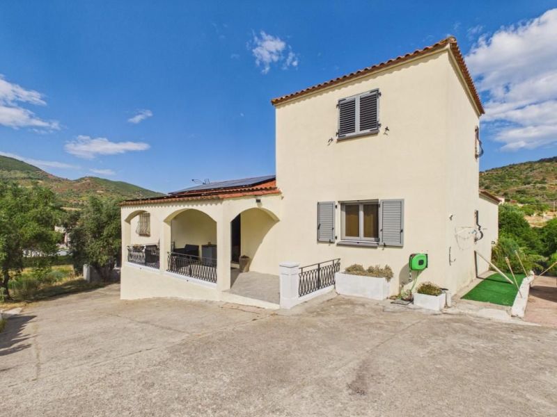 A louer MAISON  11 PIECES 253 M2 BORD DE MER ALATA