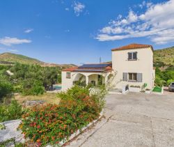 A louer MAISON  11 PIECES 253 M2 BORD DE MER ALATA
