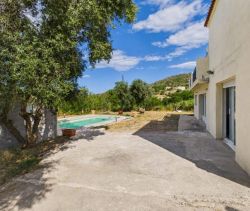 A louer MAISON  11 PIECES 253 M2 BORD DE MER ALATA