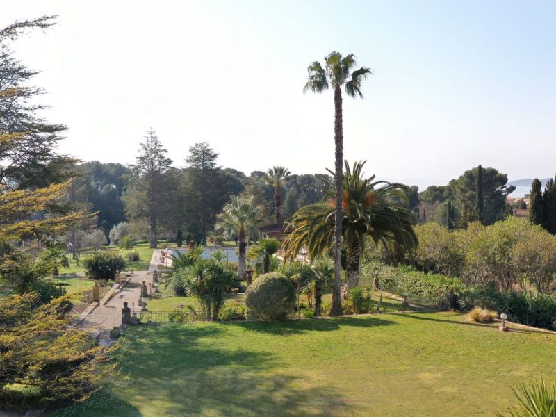 A vendre APPARTEMENT DE PRESTIGE T4 90 M2 TERRASSE BORD DE MER LA CIOTAT