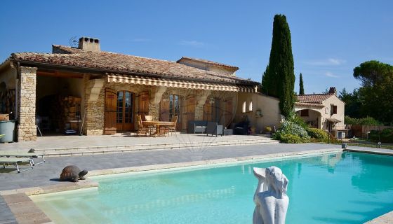 A louer MAISON  6 PIECES 250 M2  LE MUY
