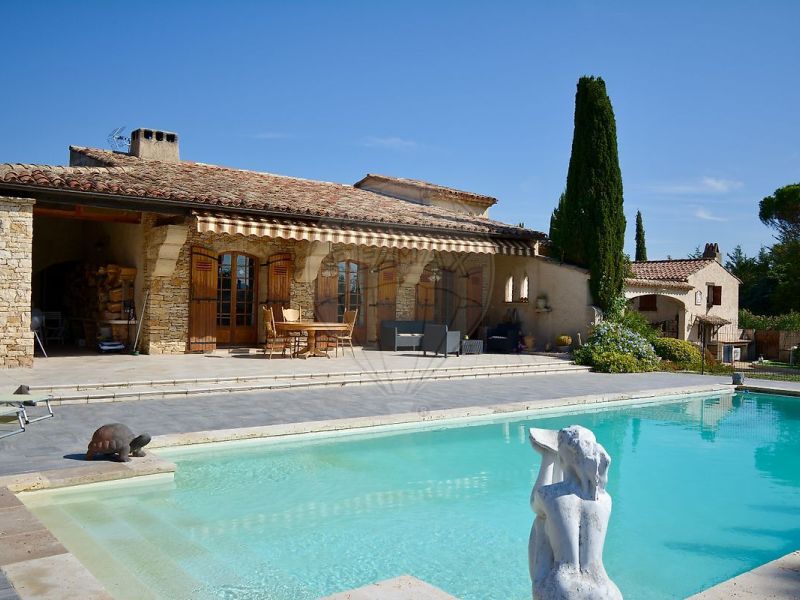 A louer MAISON  6 PIECES 250 M2  LE MUY