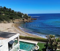 A louer MAISON  7 PIECES 180 M2 PIEDS DANS L'EAU SAINT AYGULF