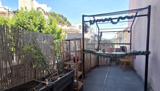 A louer APPARTEMENT DUPLEX T2 48 M2 TERRASSE  CUGES LES PINS