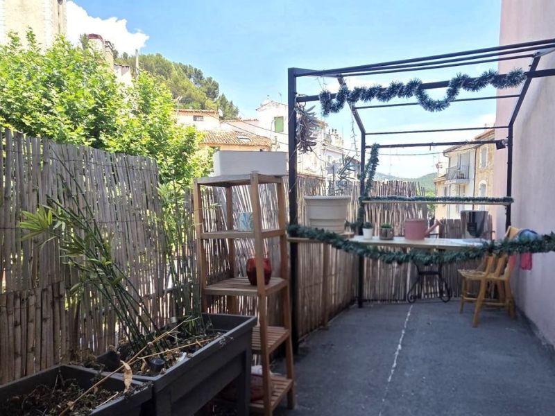 A louer APPARTEMENT DUPLEX T2 48 M2 TERRASSE  CUGES LES PINS