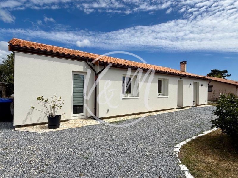 A vendre JOLIE Maison 5 PIECES 111 M&sup2; PLAIN PIED ARES