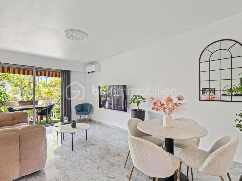 A louer APPARTEMENT T3 69 M2 TERRASSE BORD DE MER ANTIBES
