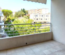A louer APPARTEMENT T3 64 M2 TERRASSE BORD DE MER LA SEYNE SUR MER