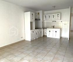 A louer APPARTEMENT T3 64 M2 TERRASSE BORD DE MER LA SEYNE SUR MER
