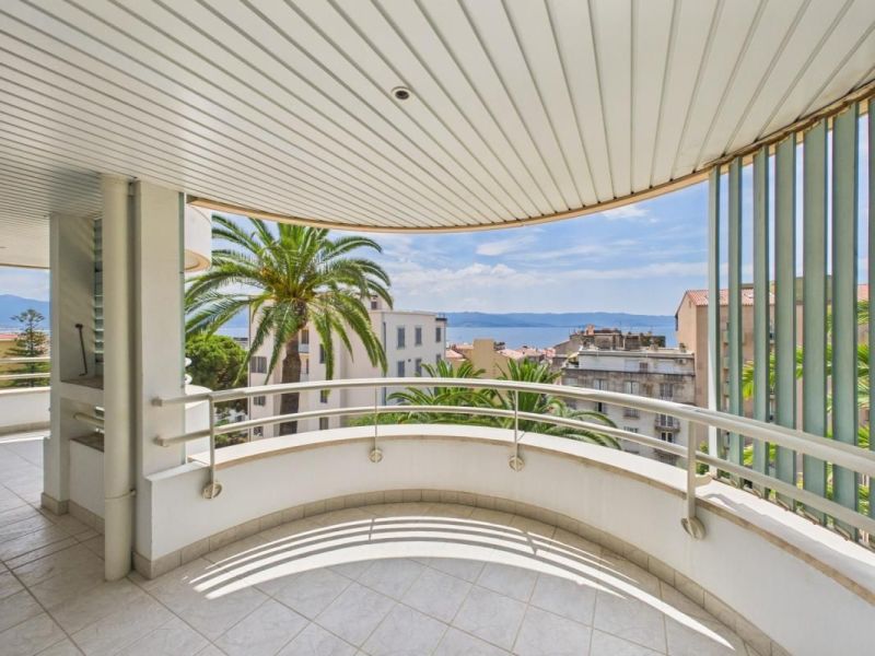 A louer APPARTEMENT DE PRESTIGE T4 119 M2 TERRASSE VUE MER AJACCIO