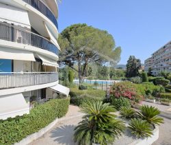 A louer APPARTEMENT T2 44 M2 BORD DE MER MANDELIEU LA NAPOULE