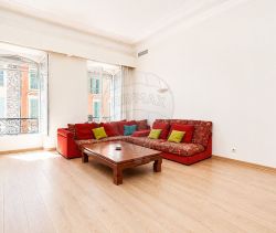 A louer APPARTEMENT T5 149 M2 BORD DE MER NICE