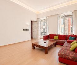 A louer APPARTEMENT T5 149 M2 BORD DE MER NICE