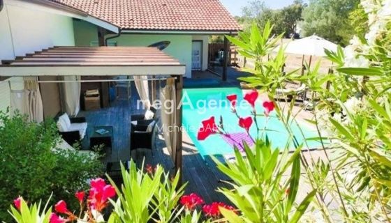 A vendre MAISON  5 PIECES 140 M2 BORD DE MER MOLIETS ET MAA