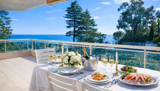 A louer APPARTEMENT T3 87 M2 TERRASSE VUE MER CANNES