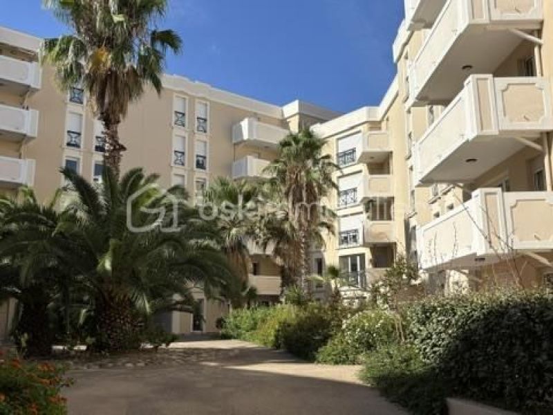 A louer APPARTEMENT T2 41 M2 BORD DE MER HYERES