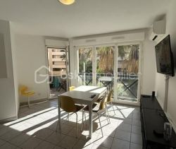 A louer APPARTEMENT T2 41 M2 BORD DE MER HYERES