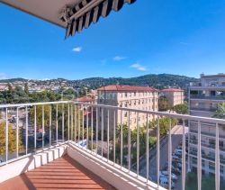 A louer APPARTEMENT T3 67 M2 BORD DE MER CANNES