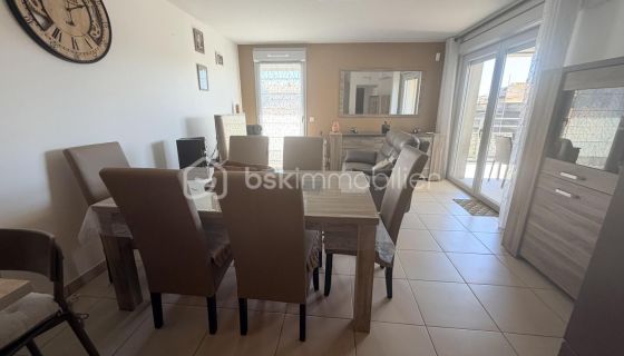 A louer APPARTEMENT T3 63 M2 TERRASSE BORD DE MER SIX FOURS LES PLAGES