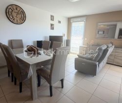 A louer APPARTEMENT T3 63 M2 TERRASSE BORD DE MER SIX FOURS LES PLAGES