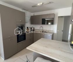 A louer APPARTEMENT T3 63 M2 TERRASSE BORD DE MER SIX FOURS LES PLAGES