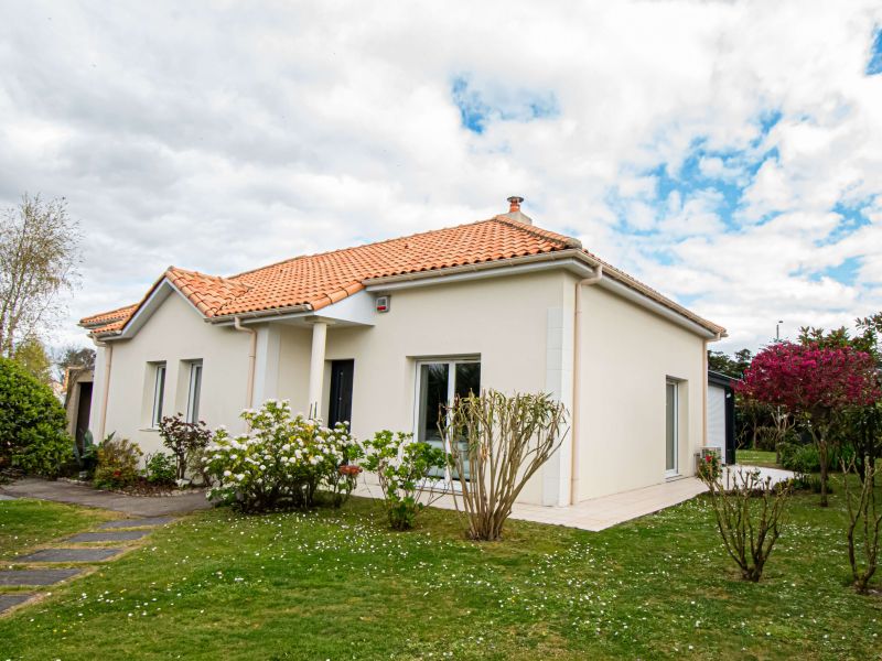 A vendre jolie MAISON CONTEMPORAINE 6 PIECES 135 M&sup2; BORD DE MER  LA BAULE
