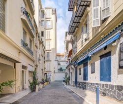 A louer APPARTEMENT DE PRESTIGE T2 48 M2 BORD DE MER NICE