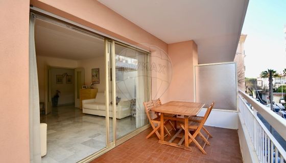 A louer APPARTEMENT T2 52 M2 TERRASSE BORD DE MER JUAN LES PINS
