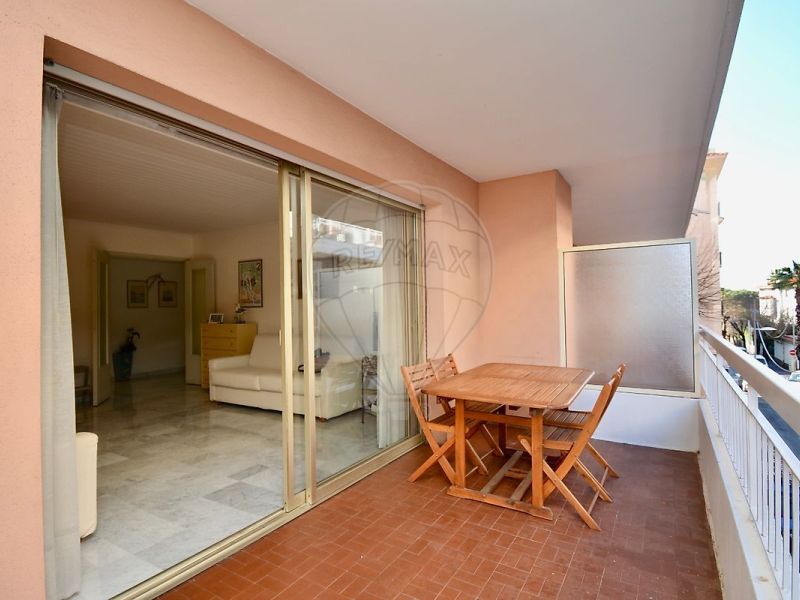 A louer APPARTEMENT T2 52 M2 TERRASSE BORD DE MER JUAN LES PINS