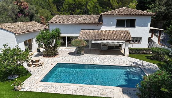 A louer LOFT  D'ARCHITECTE BORD DE MER ANTIBES