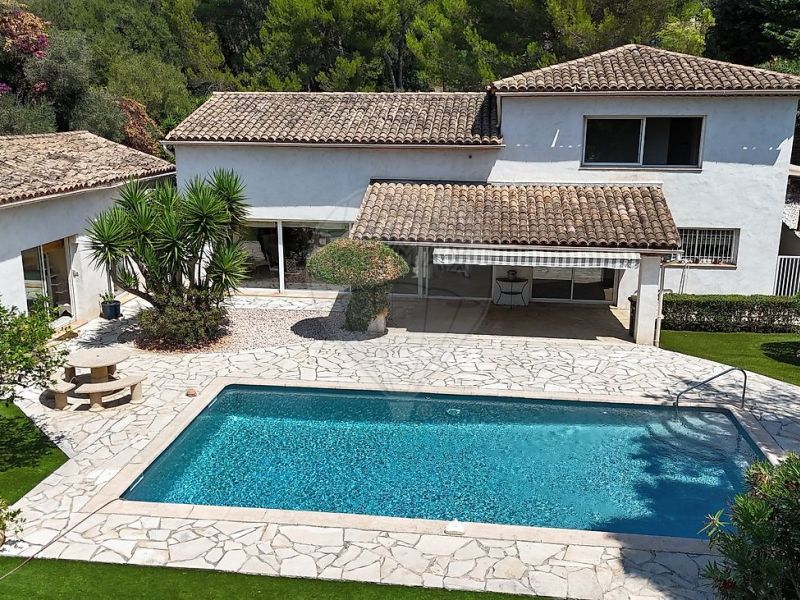 A louer LOFT  D'ARCHITECTE BORD DE MER ANTIBES
