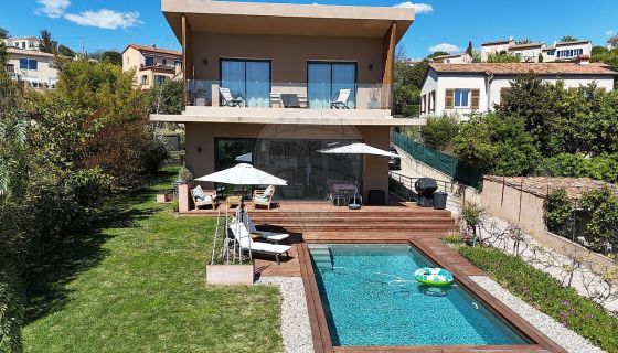 A louer MAISON  CONTEMPORAINE BORD DE MER CAGNES SUR MER