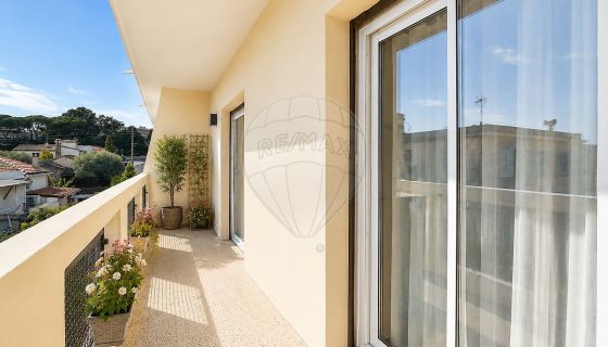 A louer APPARTEMENT T3 50 M2 TERRASSE BORD DE MER ANTIBES