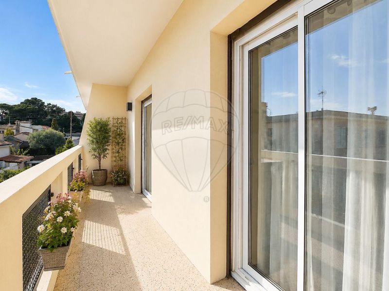 A louer APPARTEMENT T3 50 M2 TERRASSE BORD DE MER ANTIBES