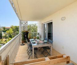 A louer APPARTEMENT T3 57 M2 TERRASSE BORD DE MER ANTIBES