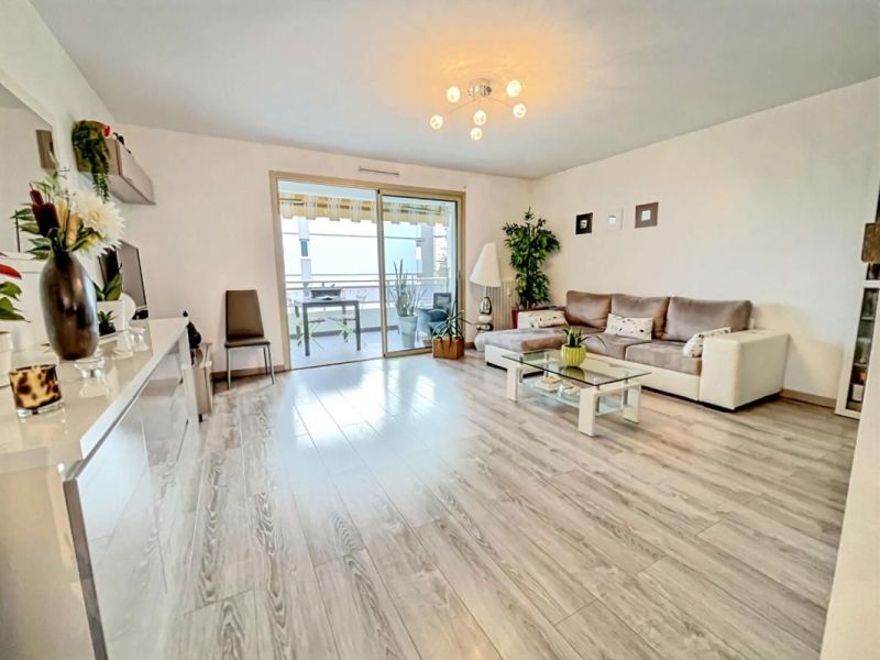 A louer APPARTEMENT DE PRESTIGE T3 71 M2 TERRASSE VUE MER CAGNES SUR MER