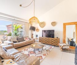 A louer APPARTEMENT DE PRESTIGE T4 106 M2 TERRASSE BORD DE MER HYERES