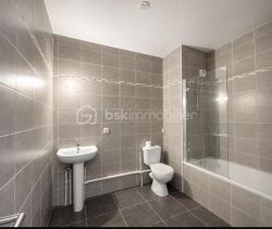 A louer STUDIO  31 M2 PIEDS DANS L'EAU LE HAVRE