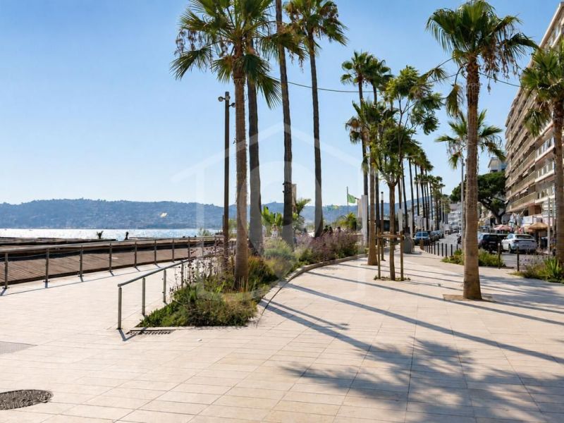 A louer APPARTEMENT DE PRESTIGE T3 63 M2 TERRASSE BORD DE MER ANTIBES
