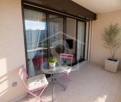 A louer APPARTEMENT DE PRESTIGE T3 63 M2 TERRASSE BORD DE MER ANTIBES