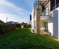A louer APPARTEMENT DE PRESTIGE T3 60 M2 TERRASSE PIEDS DANS L'EAU BATZ SUR MER