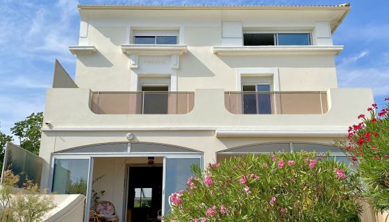 A vendre MAISON  7 PIECES 189 M2 PIEDS DANS L'EAU SAINT GILLES CROIX DE VIE