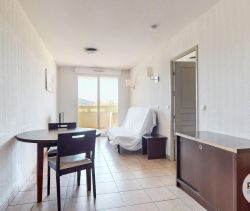 A louer APPARTEMENT T2 34 M2 TERRASSE BORD DE MER SIX FOURS LES PLAGES