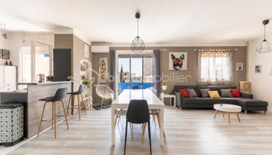 A louer APPARTEMENT T4 84 M2 BORD DE MER TOULON