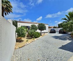 A louer MAISON  CONTEMPORAINE BORD DE MER SAUSSET LES PINS
