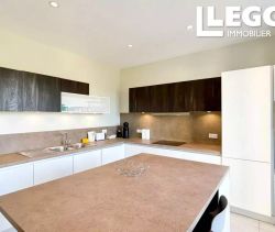 A louer APPARTEMENT DE PRESTIGE T5 126 M2 TERRASSE BORD DE MER CANNES