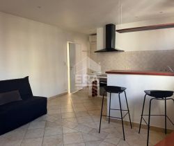 A vendre STUDIO  26 M2 BORD DE MER CAGNES SUR MER