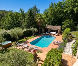 A louer MAISON  8 PIECES 270 M2  LE BEAUSSET